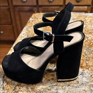 Kenneth Cole Black Suede Heels